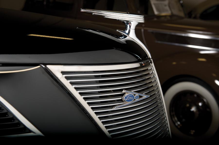  Ford V8 DeLuxe Roadster 1937 года  (фото 4 из 9)